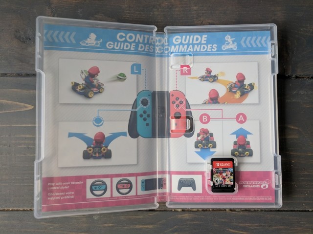 Mario Kart 8 Deluxe inside box